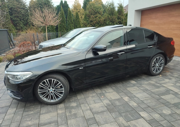 BMW Seria 5 cena 118500 przebieg: 151000, rok produkcji 2018 z Opoczno małe 596